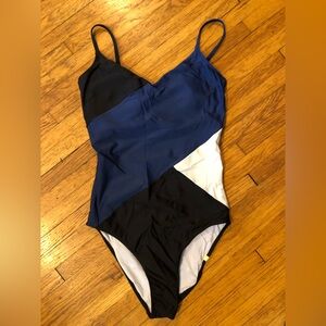 Summersalt Marina. Size 8.